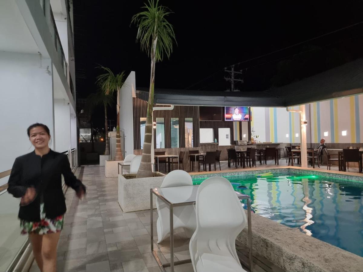 Chequers Suites Subic Bay Олонгапо Екстериор снимка