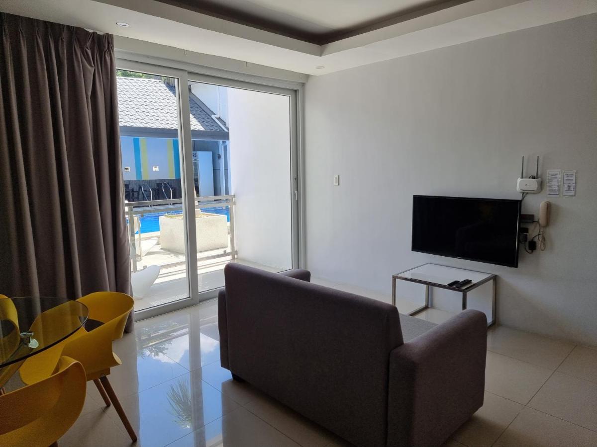 Chequers Suites Subic Bay Олонгапо Екстериор снимка