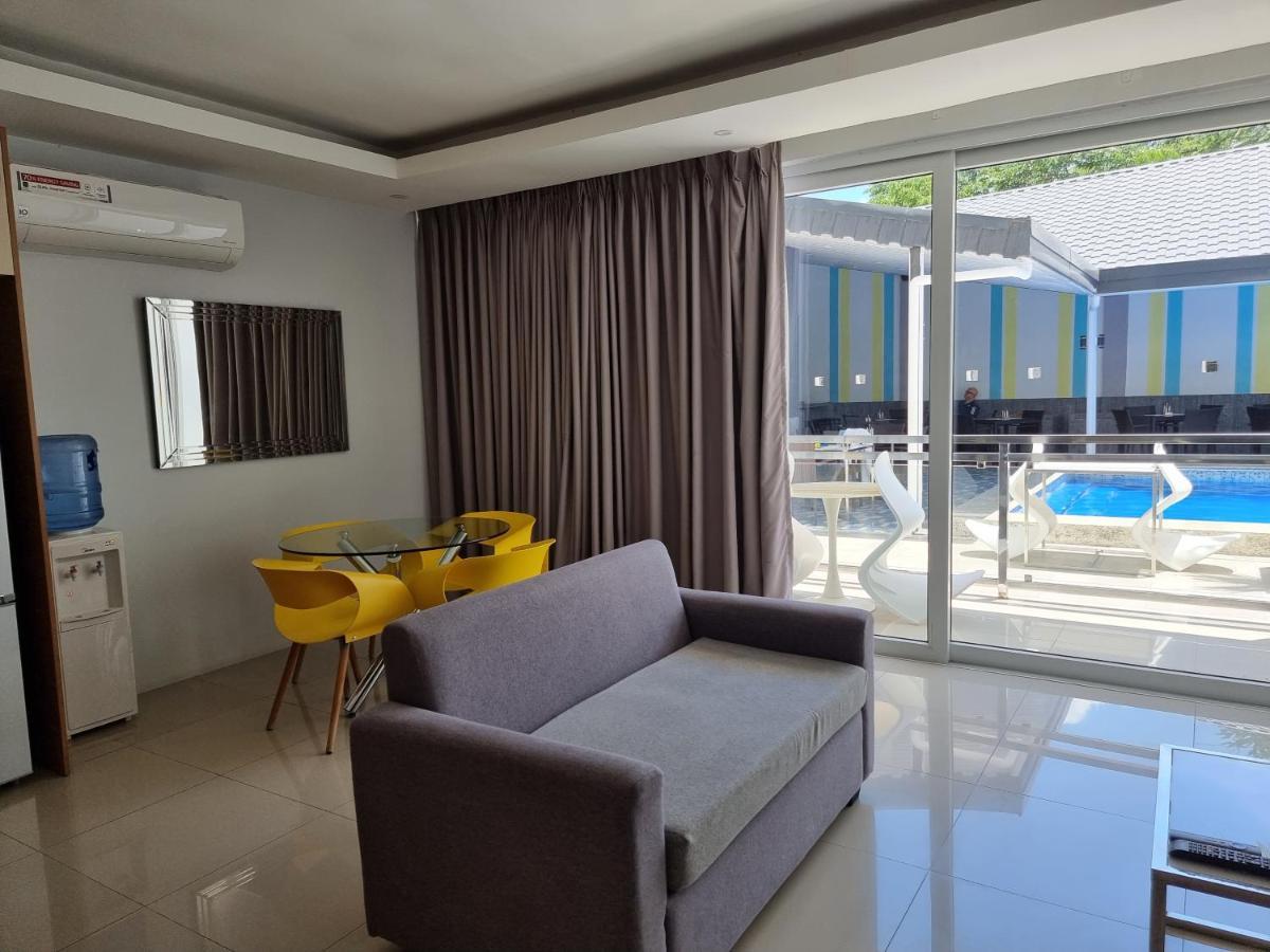 Chequers Suites Subic Bay Олонгапо Екстериор снимка