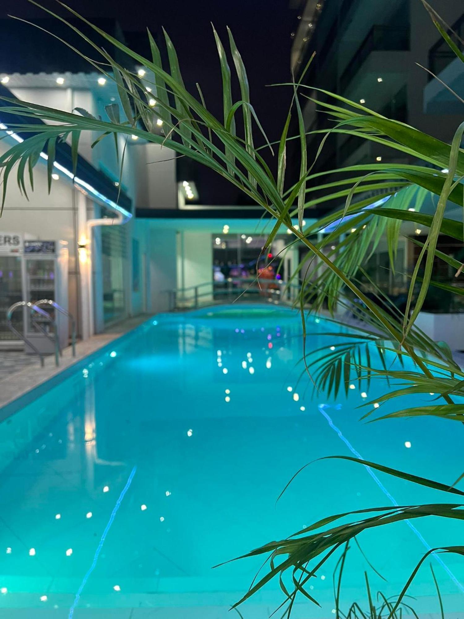 Chequers Suites Subic Bay Олонгапо Екстериор снимка