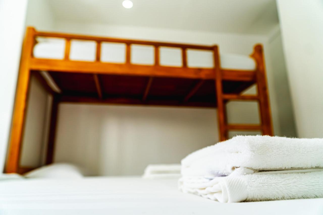 Chequers Suites Subic Bay Олонгапо Екстериор снимка