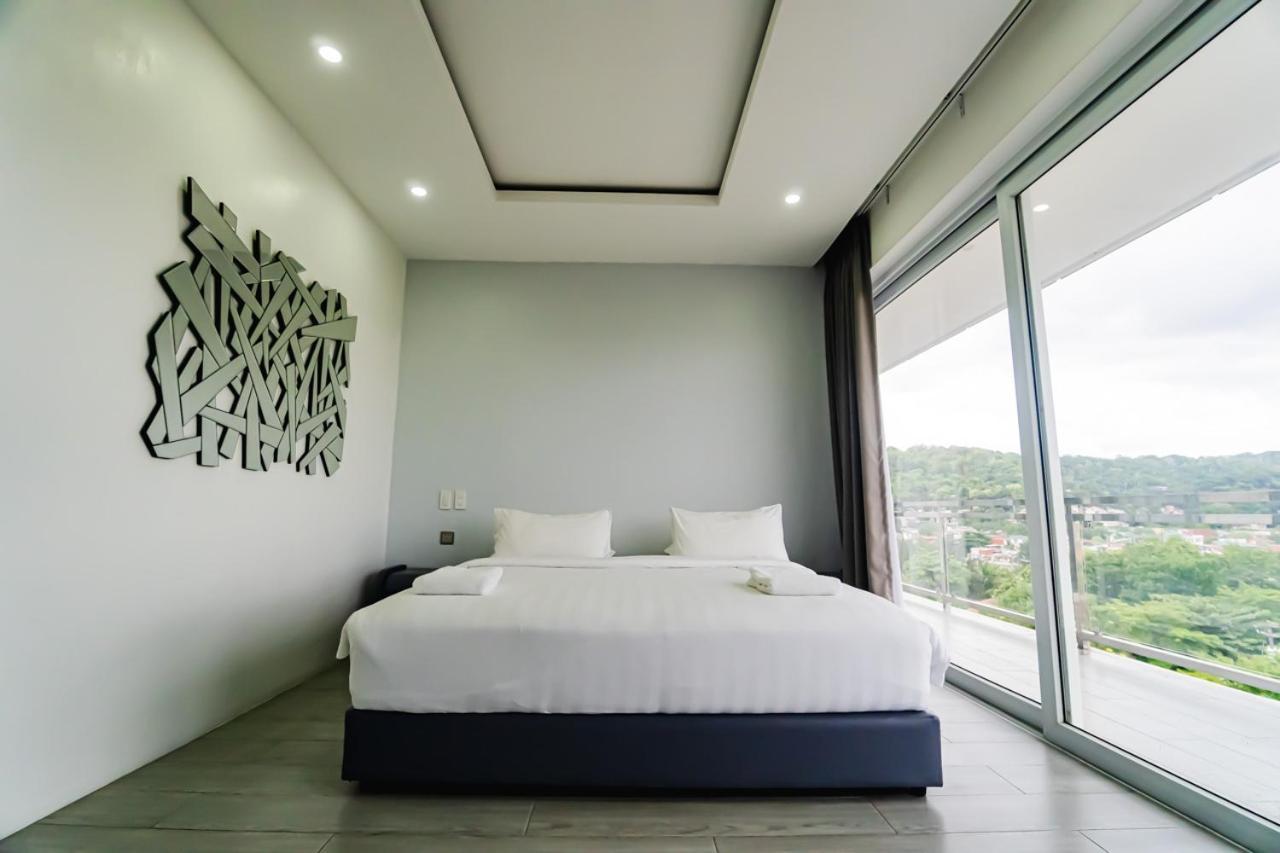 Chequers Suites Subic Bay Олонгапо Екстериор снимка