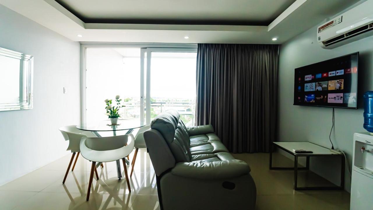 Chequers Suites Subic Bay Олонгапо Екстериор снимка