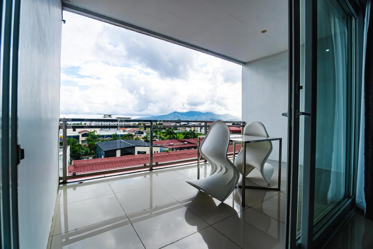 Chequers Suites Subic Bay Олонгапо Екстериор снимка
