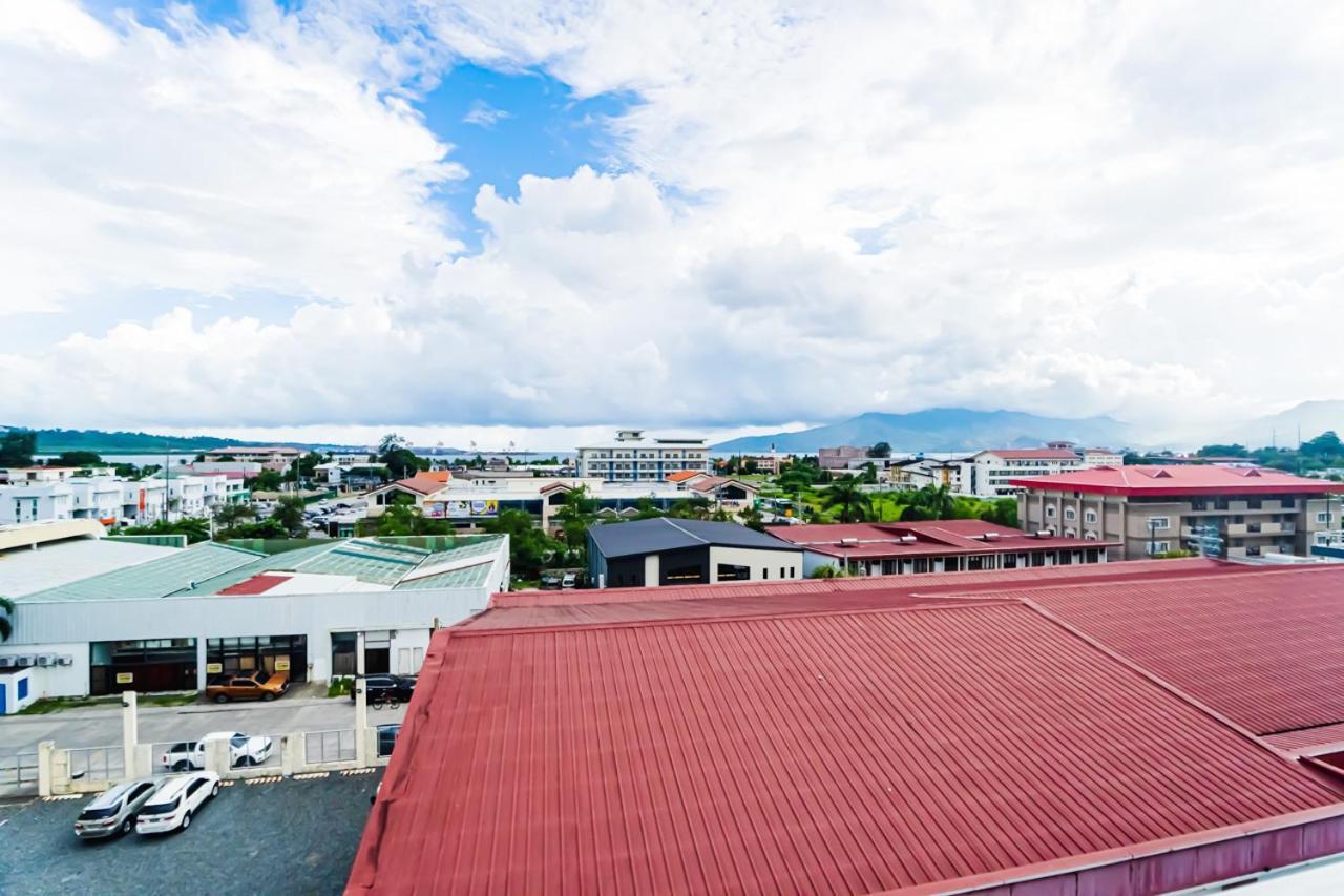 Chequers Suites Subic Bay Олонгапо Екстериор снимка
