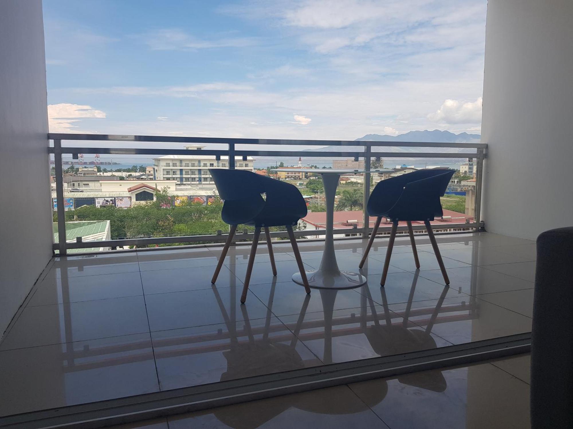 Chequers Suites Subic Bay Олонгапо Екстериор снимка