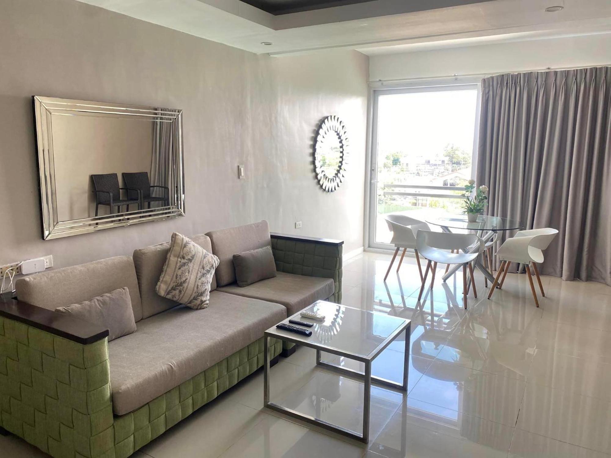 Chequers Suites Subic Bay Олонгапо Екстериор снимка