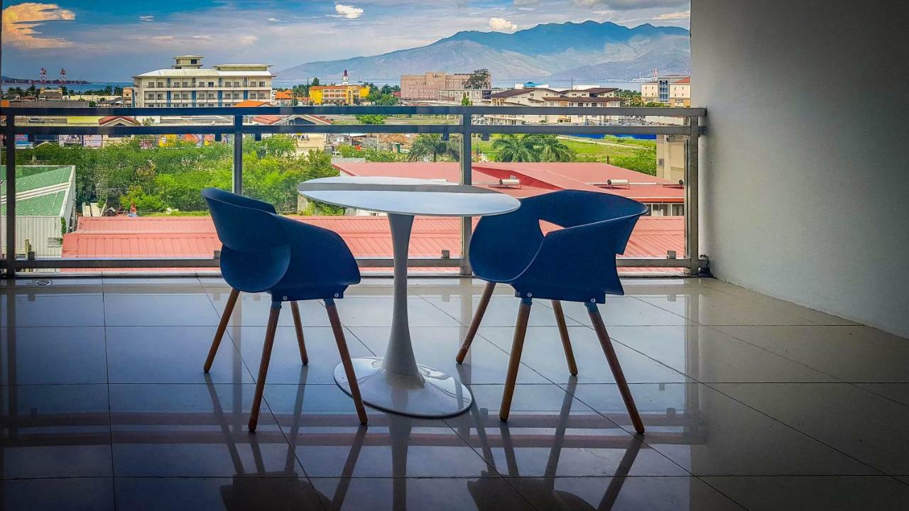 Chequers Suites Subic Bay Олонгапо Екстериор снимка